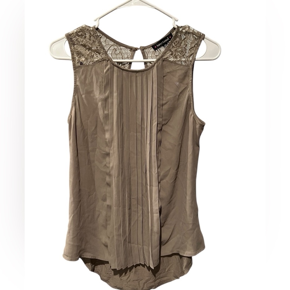 Heartsoul Taupe Pleated Lace Back Sleeveless Blouse Size M